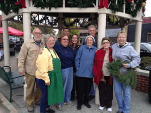 Decorating the Gazebo for the Holidays